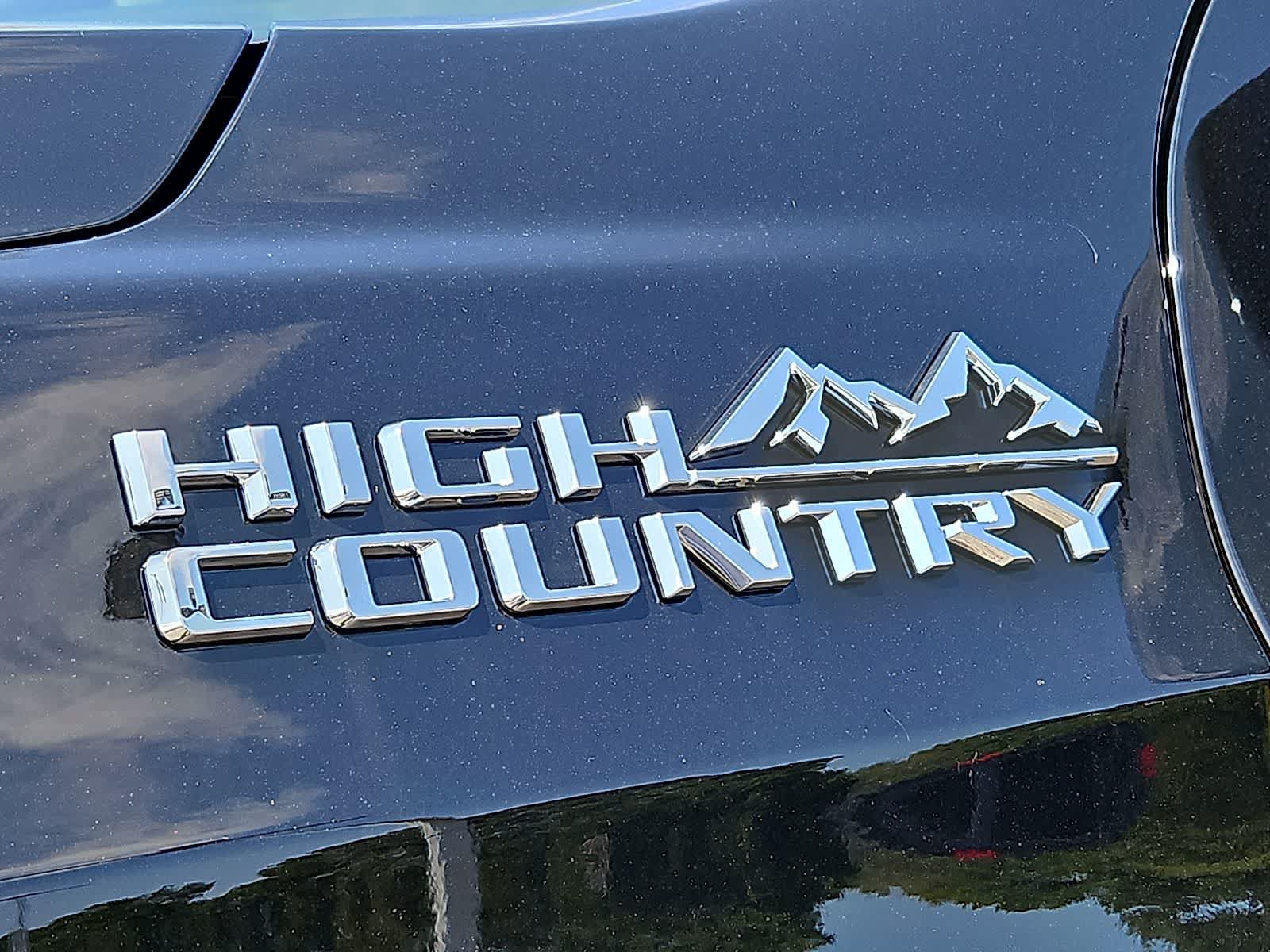 New 2026 Chevrolet Suburban High Country AWD/4WD image 25