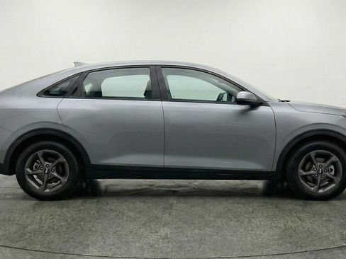 Used 2025 Kia K4 LXS image 8