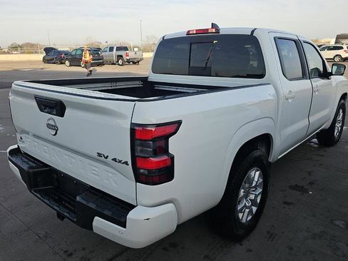 Used 2024 Nissan Frontier SV w/ SV Convenience Package image 4