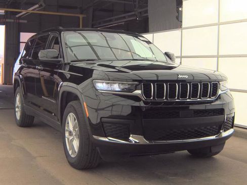 Used 2023 Jeep Grand Cherokee L Laredo image 8