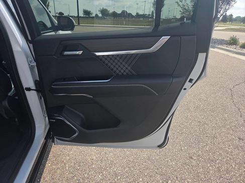 Used 2025 GMC Acadia Denali AWD/4WD image 44