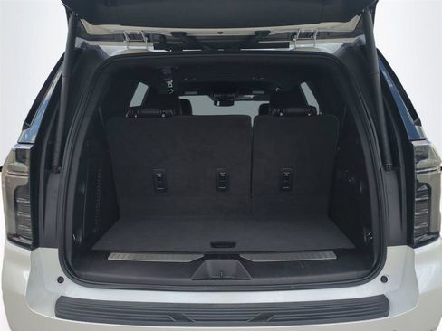 Used 2025 Chevrolet Tahoe Premier AWD/4WD image 14