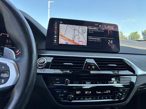 Used 2021 BMW M550i xDrive w/ Executive Package AWD/4WD image 18