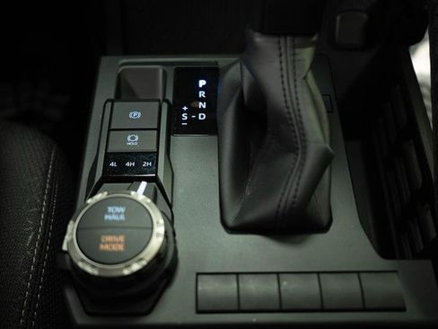 Used 2025 Toyota 4Runner SR5 AWD/4WD image 22