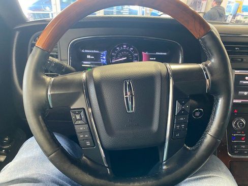Used 2015 Lincoln Navigator L L image 23