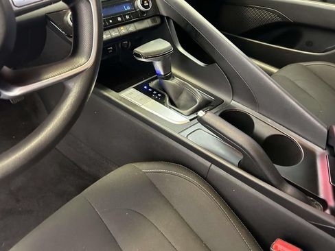 Used 2023 Hyundai Elantra SEL FWD image 17