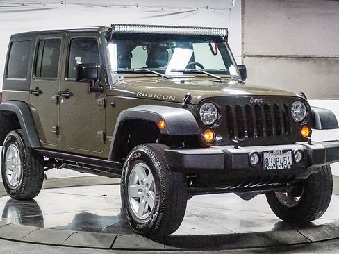 Used 2016 Jeep Wrangler Unlimited Rubicon w/ Connectivity Group image 3