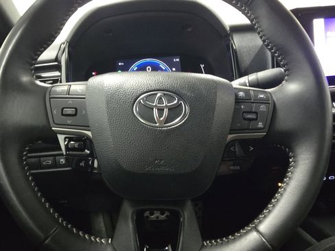 Certified 2025 Toyota Camry SE image 25