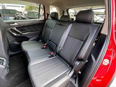 Certified 2023 Volkswagen Tiguan SE w/ Panoramic Sunroof Package image 21