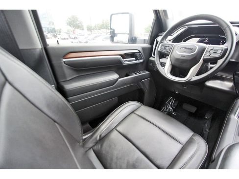 Used 2025 GMC Sierra 2500 Denali w/ Denali Reserve Package AWD/4WD image 6