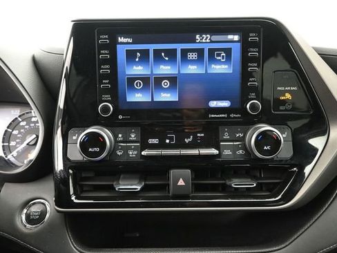 Used 2022 Toyota Highlander XLE image 15
