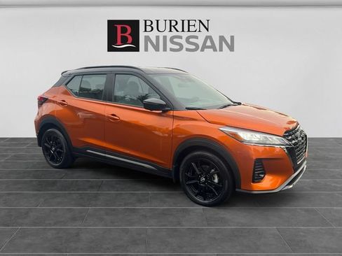 Used 2024 Nissan Kicks SR w/ SR Premium Package FWD image 7