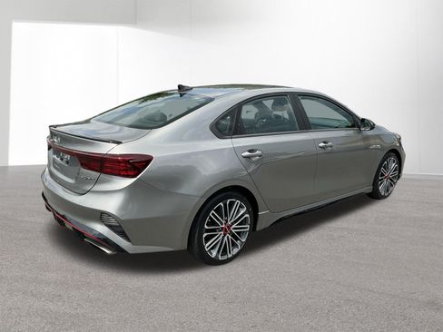 Used 2022 Kia Forte GT w/ GT Technology Package FWD image 3