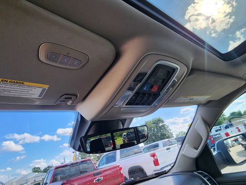 Used 2022 RAM 1500 Laramie AWD/4WD image 16