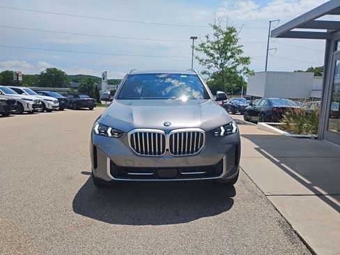 Used 2024 BMW X5 xDrive40i w/ Premium Package AWD/4WD image 3