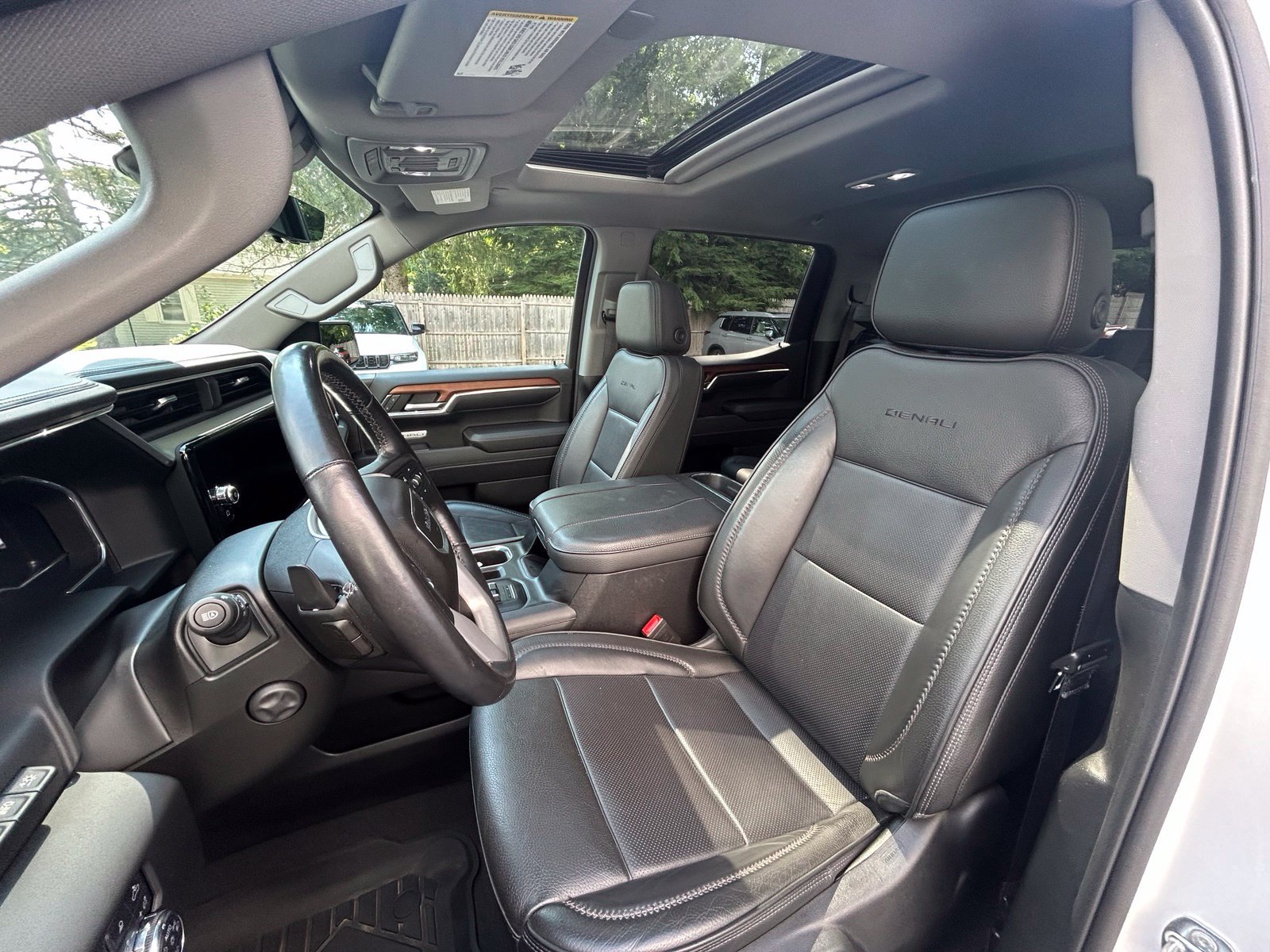 Used 2023 GMC Sierra 1500 Denali w/ Denali Reserve Package AWD/4WD image 13