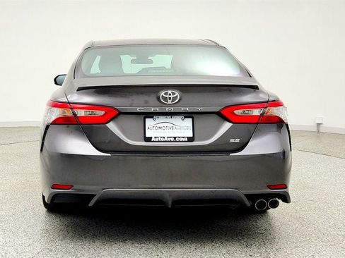 Used 2018 Toyota Camry SE w/ Moonroof Package FWD image 6