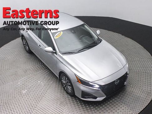 Used 2023 Nissan Altima 2.5 SV AWD/4WD image 3