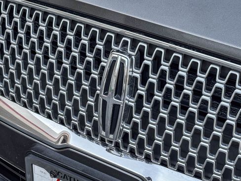 Used 2019 Lincoln MKZ Reserve FWD image 10