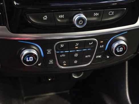 Used 2019 Chevrolet Traverse RS w/ LPO, Floor Liner Package FWD image 31