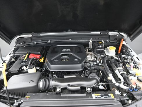 Used 2021 Jeep Wrangler Unlimited Sahara w/ Cold Weather Group image 20