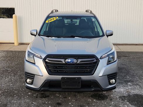 Used 2023 Subaru Forester Limited image 2