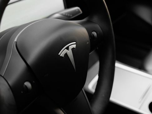 Used 2021 Tesla Model 3 Standard Range Plus RWD image 18