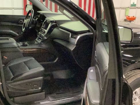 Used 2018 Chevrolet Suburban LT AWD/4WD image 19