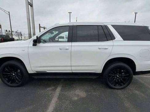 Used 2025 Cadillac Escalade Luxury image 5