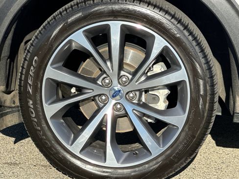 Used 2025 Ford Explorer Platinum w/ Ultimate Package image 34