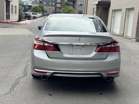 Used 2017 Honda Accord Sport Special Edition image 4
