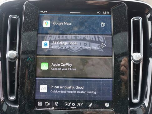 Used 2023 Volvo XC40 B4 Ultimate w/ Climate Package image 9