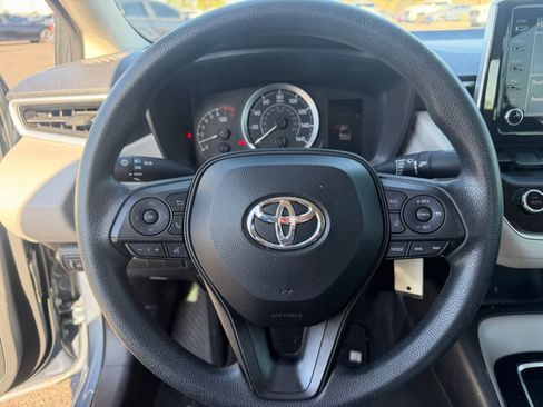 Used 2020 Toyota Corolla LE FWD image 10