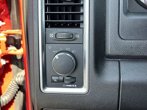 Used 2022 RAM 1500 Classic SLT image 31