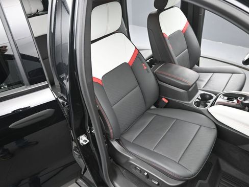 Used 2024 GMC Canyon AT4X image 19