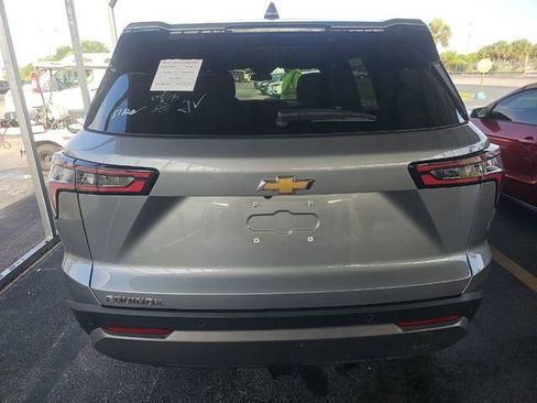 Used 2026 Chevrolet Equinox LT FWD image 2