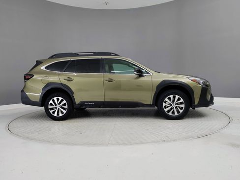 Used 2025 Subaru Outback Premium image 6