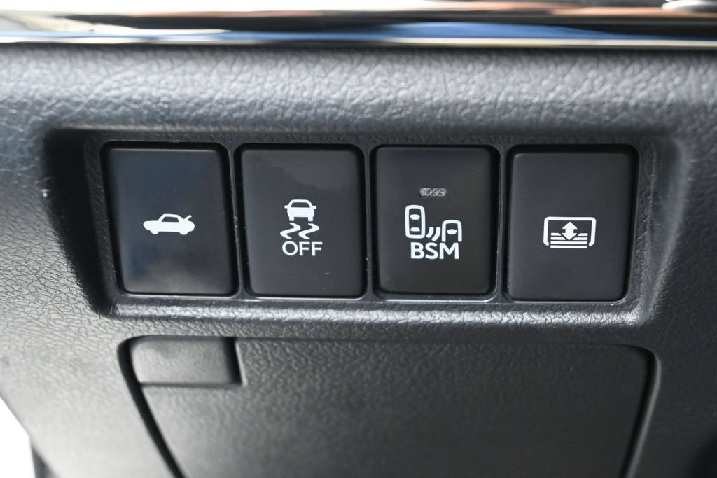 Used 2013 Toyota Avalon Limited FWD image 9