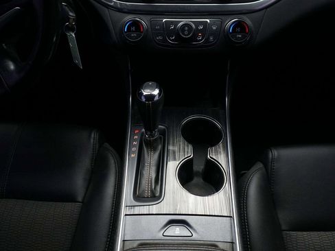 Used 2017 Chevrolet Impala LT FWD image 20