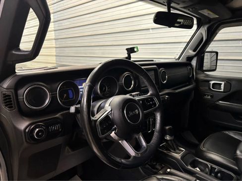 Used 2018 Jeep Wrangler Unlimited Sahara w/ Dual Top Group AWD/4WD image 12