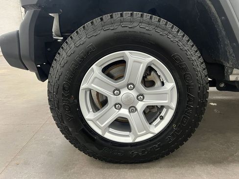 Used 2020 Jeep Wrangler Sport AWD/4WD image 27