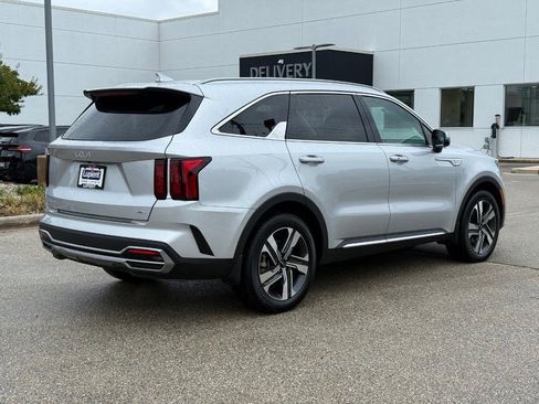 Used 2024 Kia Sorento EX image 3