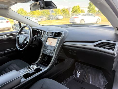 Used 2019 Ford Fusion SE FWD image 20