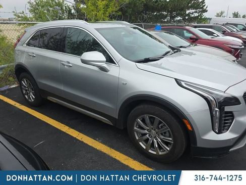 Used 2020 Cadillac XT4 Premium Luxury w/ Cold Weather Package AWD/4WD image 6