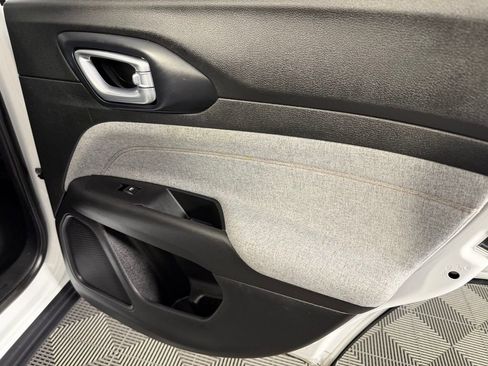 Used 2022 Jeep Compass Latitude image 30