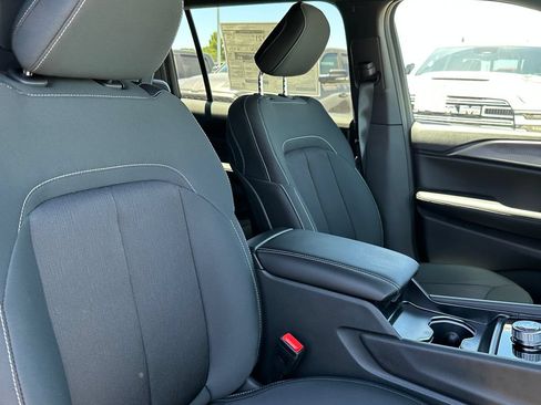 New 2026 Jeep Grand Cherokee L 2WD image 15