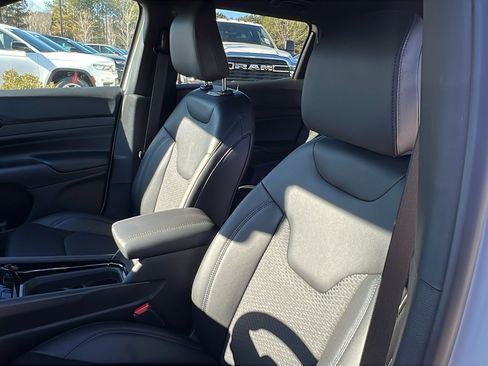 New 2026 Jeep Compass Latitude image 17