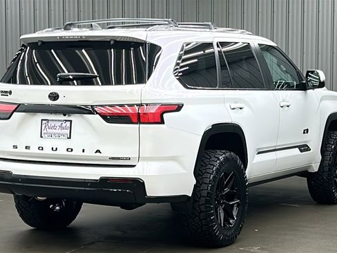 Used 2025 Toyota Sequoia Platinum image 5