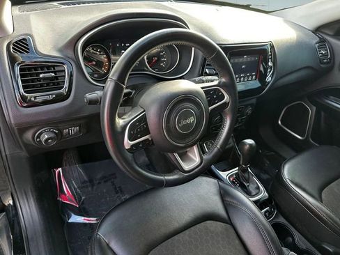 Used 2019 Jeep Compass Latitude FWD image 9