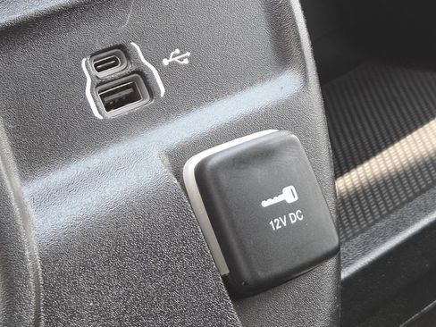 Used 2023 RAM ProMaster 2500 FWD image 4